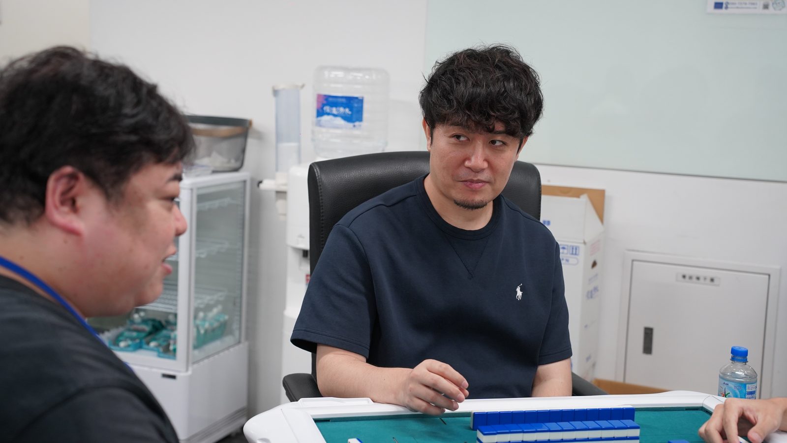 下石プロ、工藤さんを見て怪しむ表情(?)