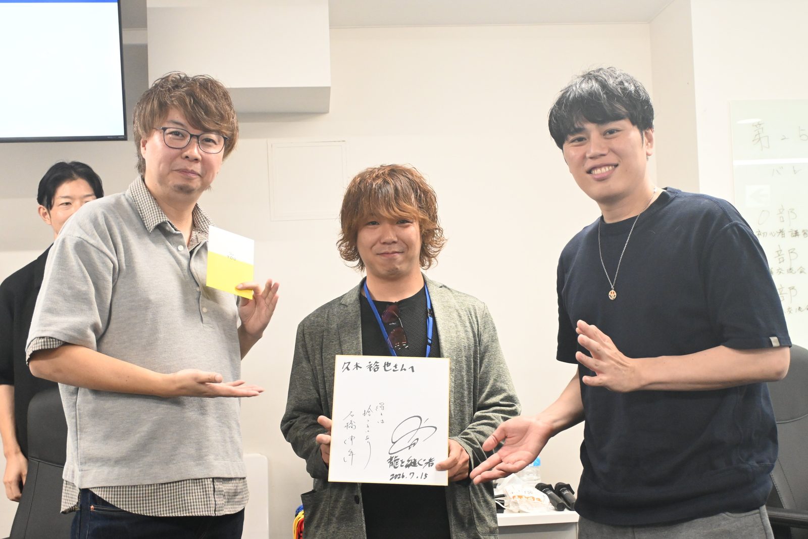 優勝が石橋プロだった為、優勝賞品のダブルサイン色紙は準優勝の久木さんへ！