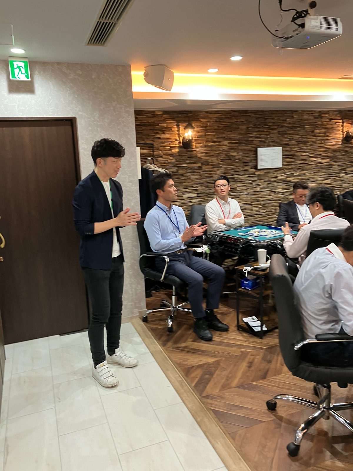 第一部麻雀交流会ルール説明などしております