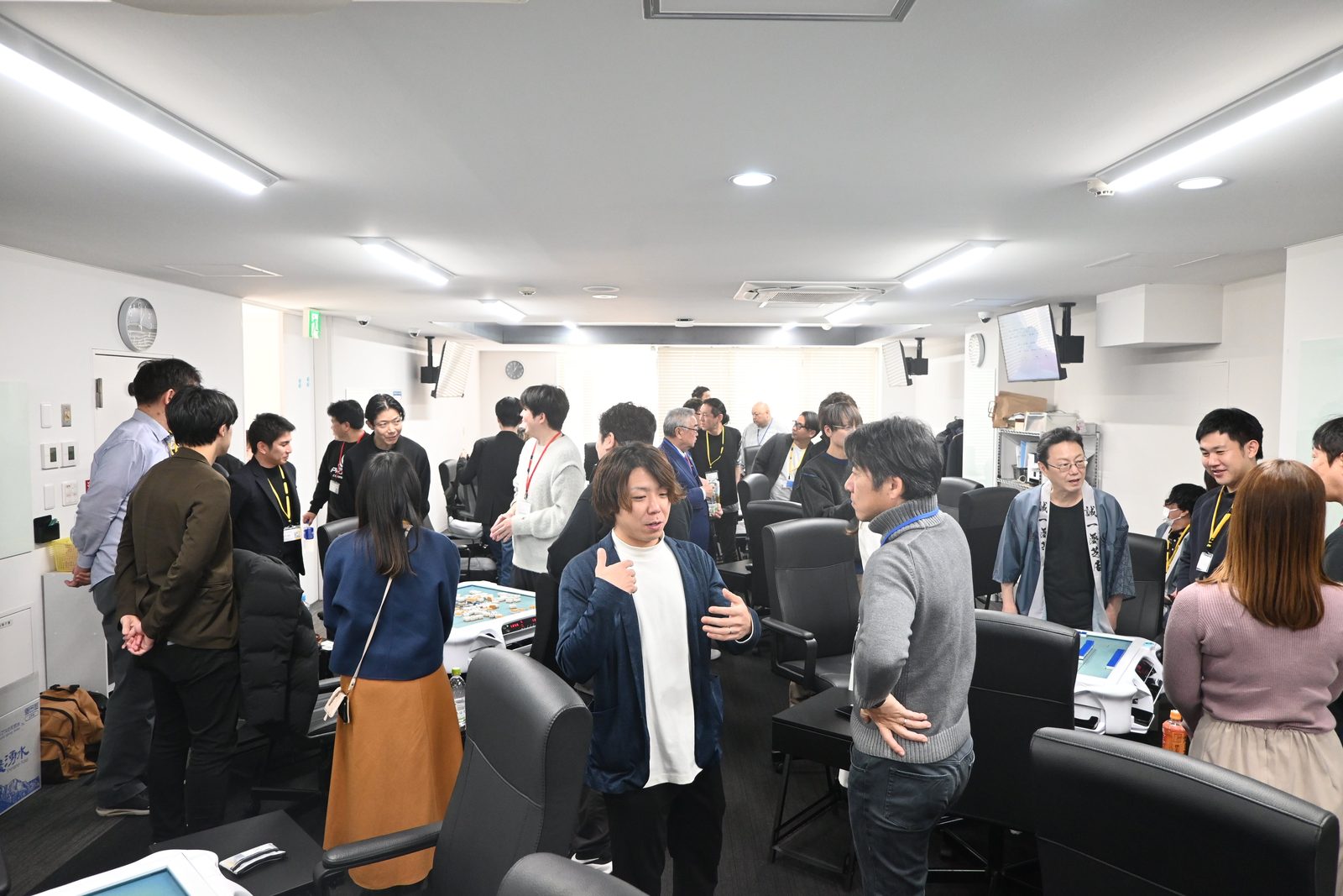 麻雀の合間にビジネスミーティングも行われています！